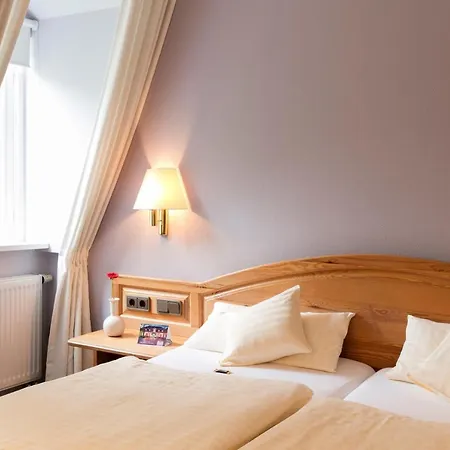 Altes Stadthaus 3*